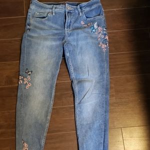 Ankle/cropped embroidered jeans